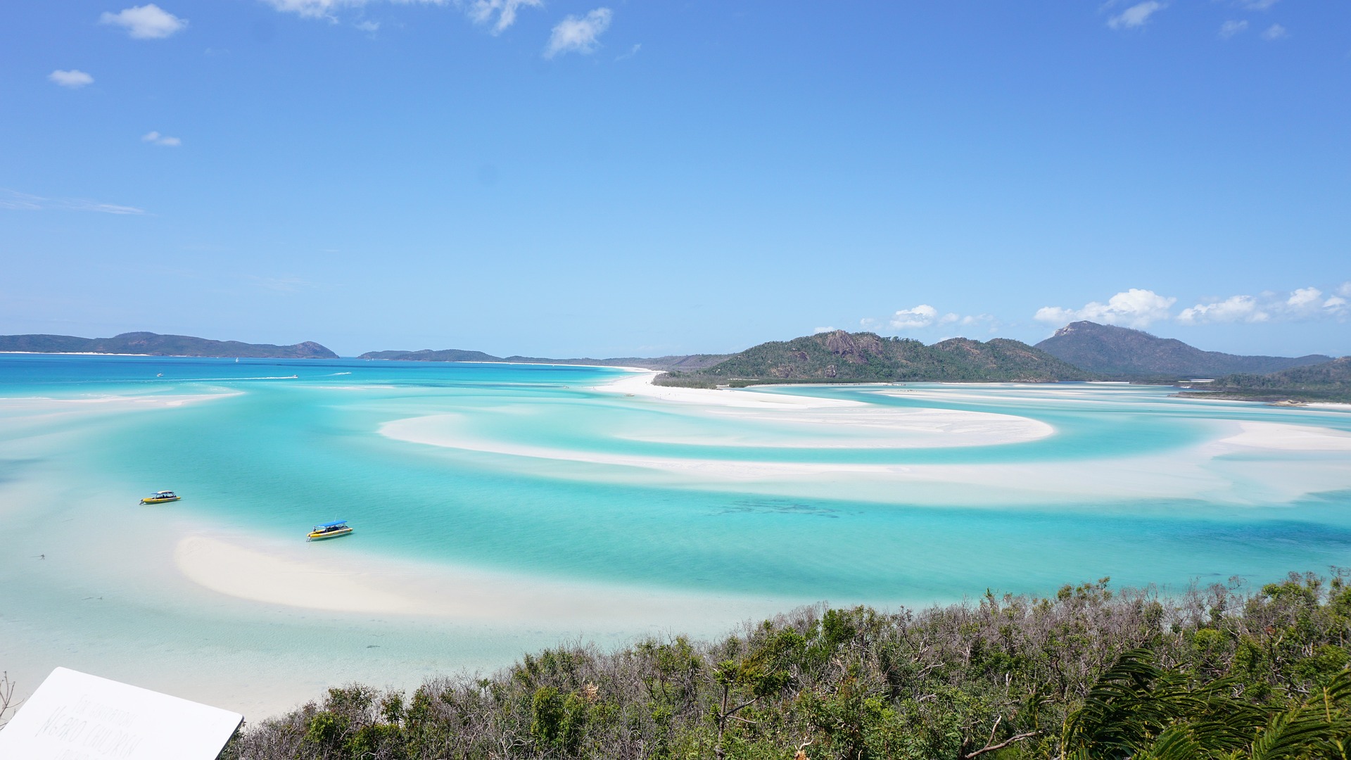 whitehaven-beach-7499018_1920.jpg